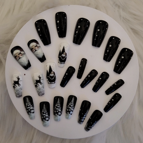 New 24pc false Christmas nails - Picture 1 of 1